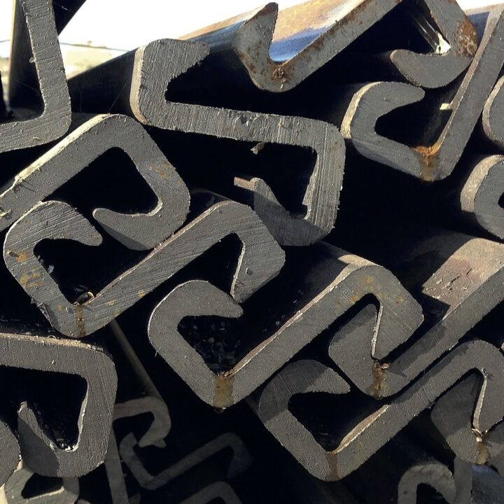 Sheet pile corner sections